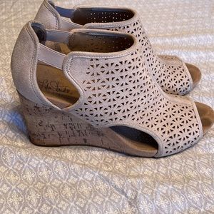 Peach or pink leather size 8 cork wedges flex soft system